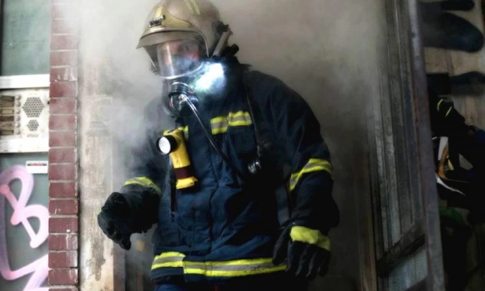 Αρκαδία: Στο νοσοκομείο πυροσβέστες με εγκαύματα και αναπνευστικά προβλήματα